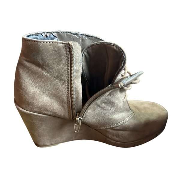 (6 for $25) Merona Retro Lace Up Wedge Bootie in Tan Size 6.5 - Picture 7 of 8